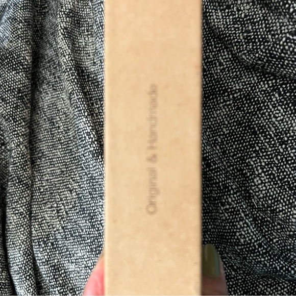 ZVE IPHONE 13pro max cross body wallet case. LILAC/ Light Purple. Like new - Picture 7 of 8